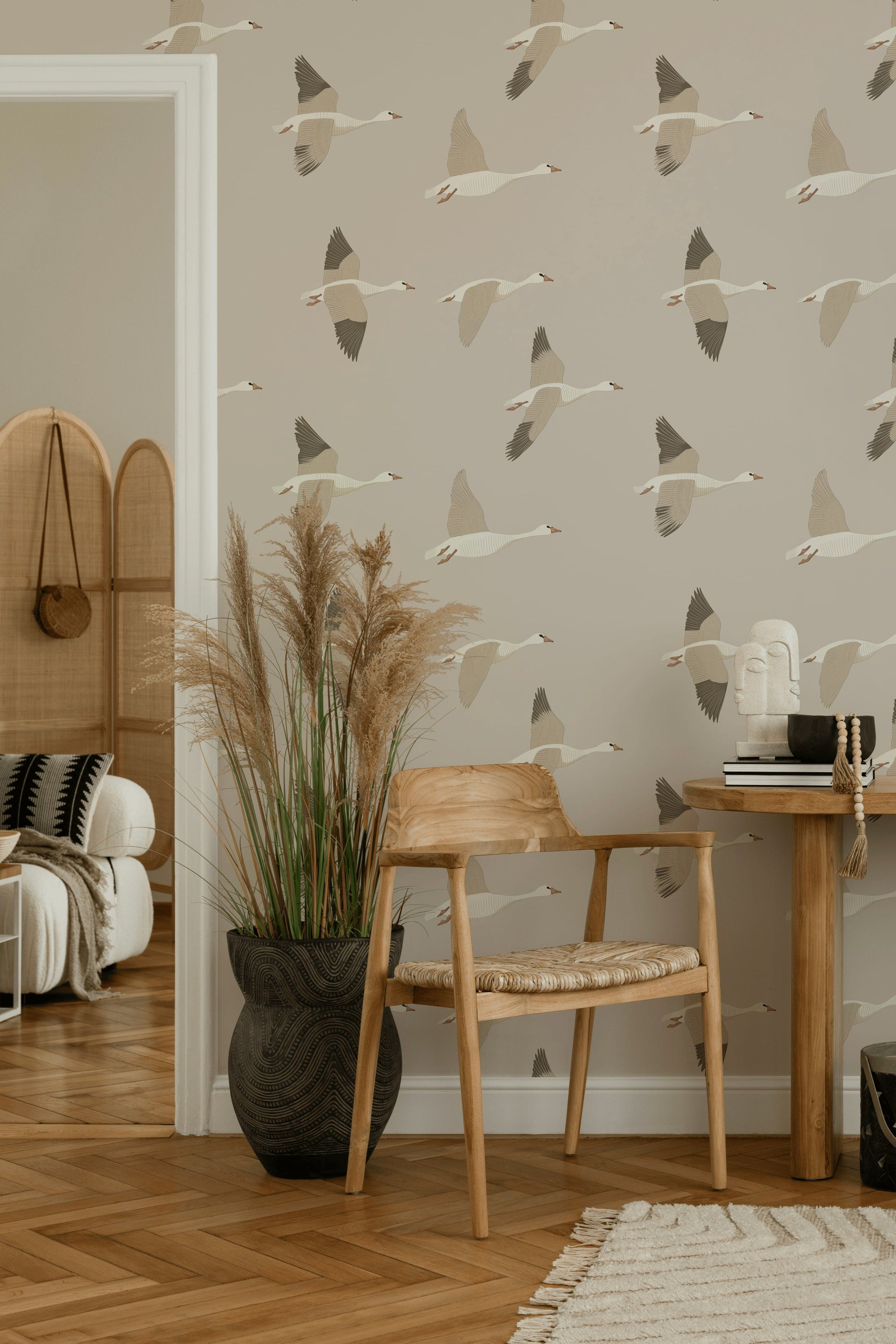 Uçan Kaz Desenli Duvar Kağıdı Bej Fon Salon Dekoru