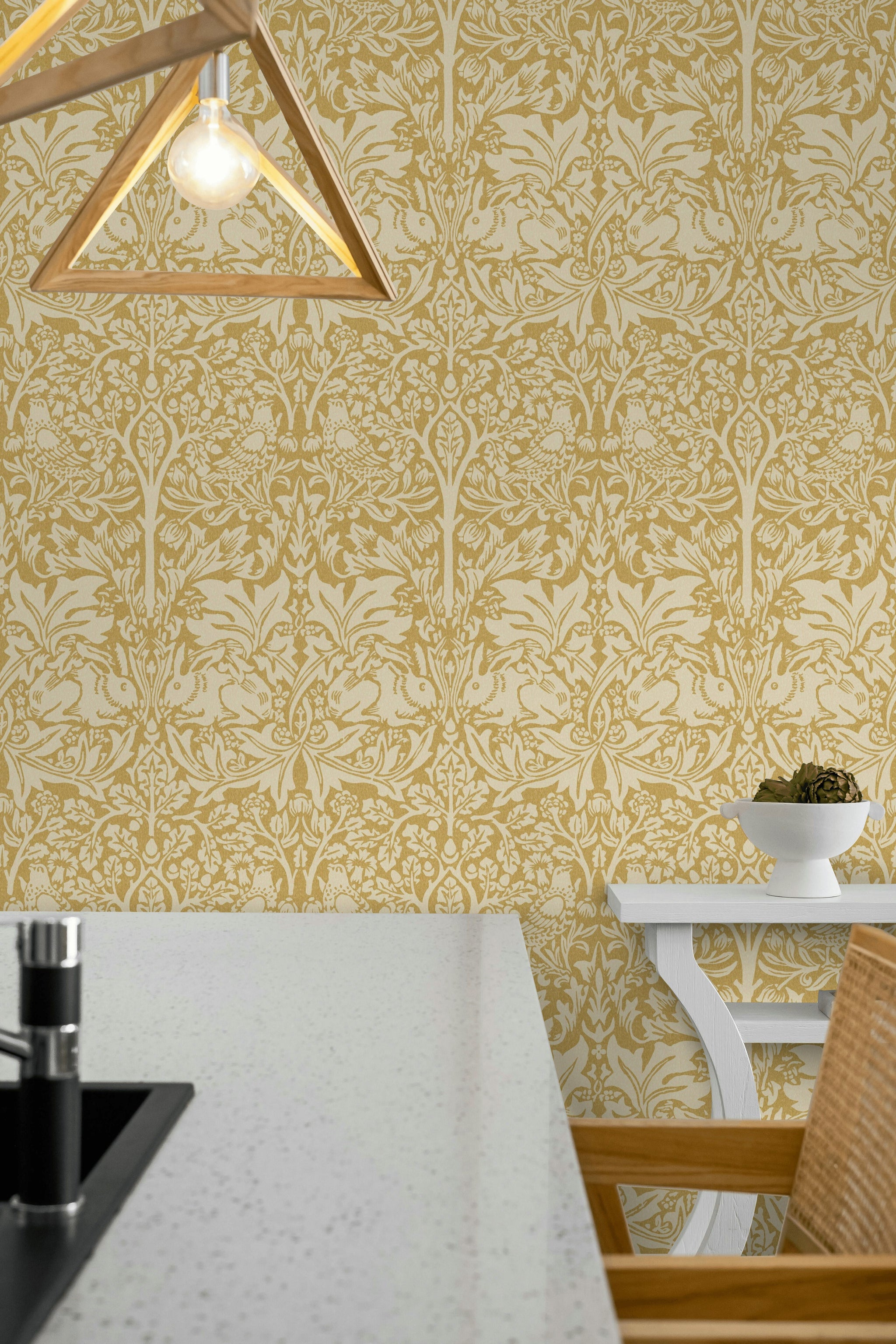 Altın Damask Desenli Duvar Kağıdı Klasik Salon Dekoru