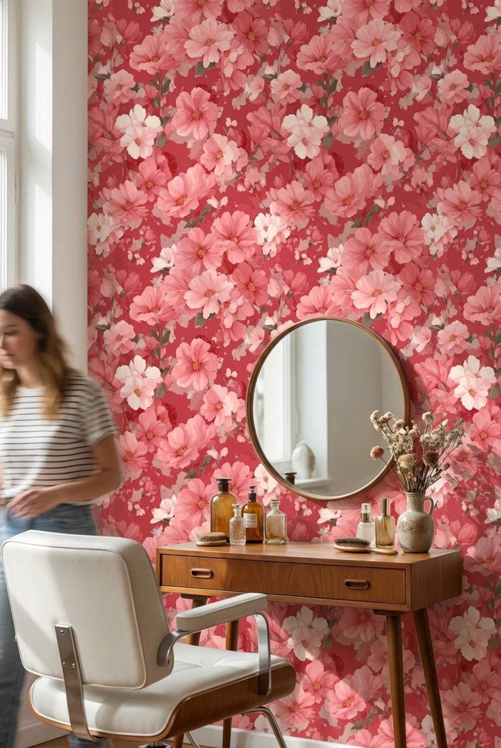 Pembe Çiçek Desenli Duvar Kağıdı Kırmızı Zemin Salon