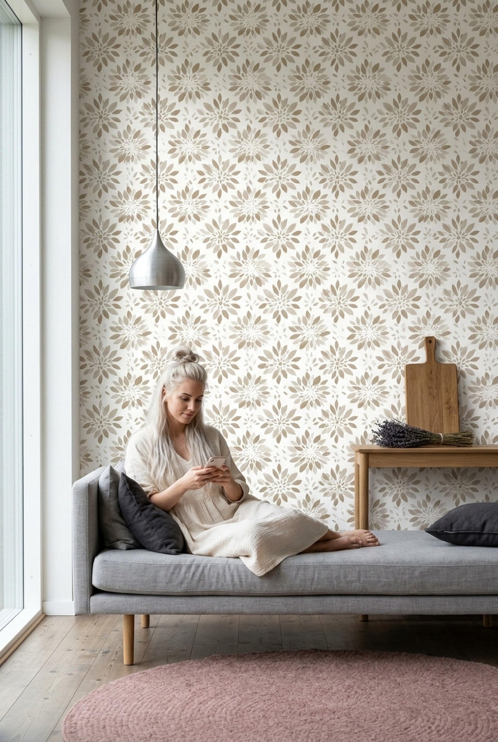 Bej Çiçek Motifli Duvar Kağıdı Minimal Salon Deseni