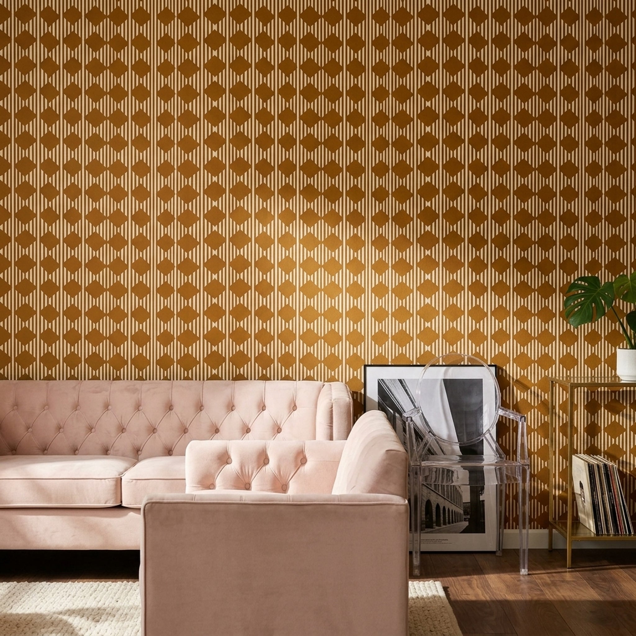 Baklava Dilimli Geometrik Duvar Kağıdı Kahverengi Çizgili Salon