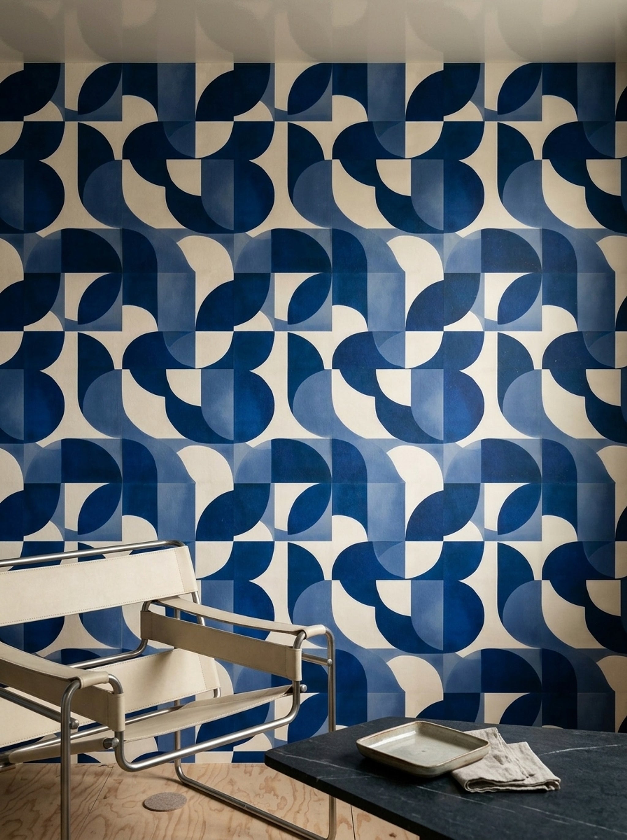 Geometrik Desenli Duvar Kağıdı Lacivert Krem Modern Salon