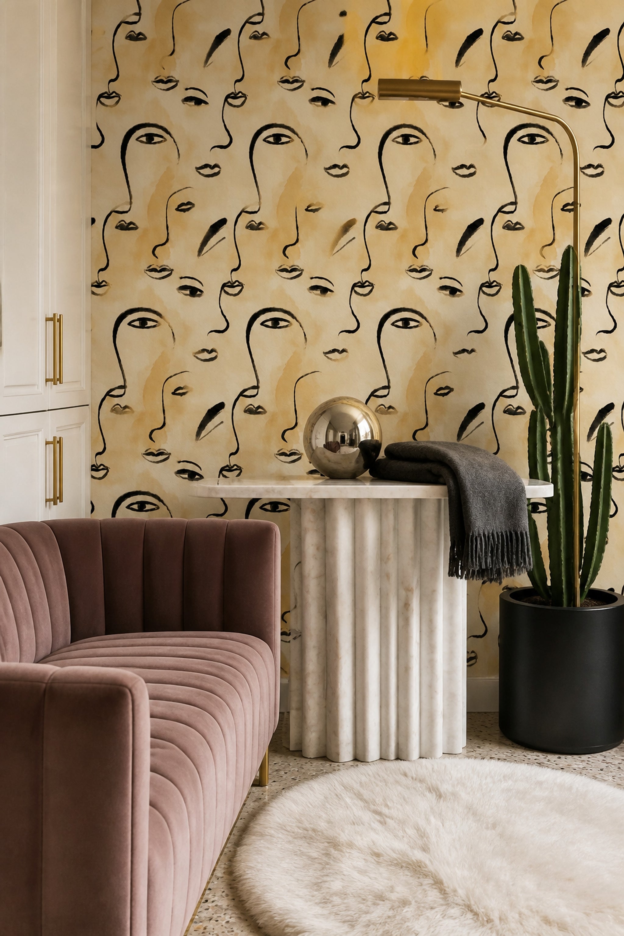 Soyut Yüz Desenli Duvar Kağıdı Bej Modern Salon