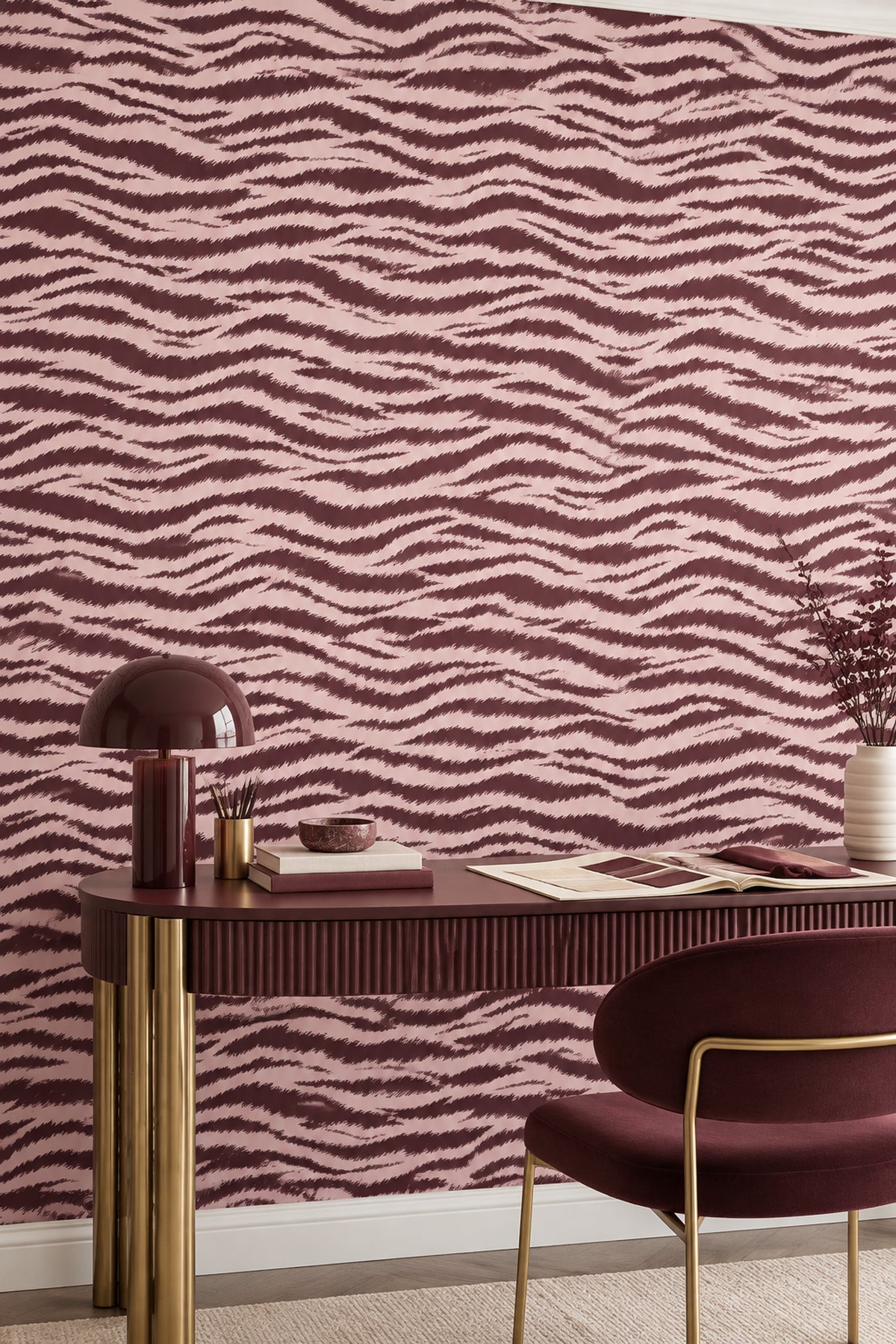 Zebra Desenli Duvar Kağıdı Bordo Krem Banyo Dekoru