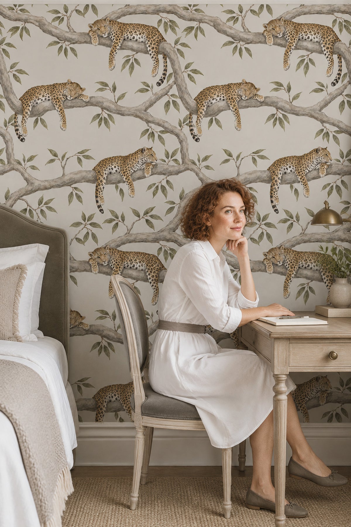 Leopar Desenli Duvar Kağıdı Bej Safari Salon Dekoru