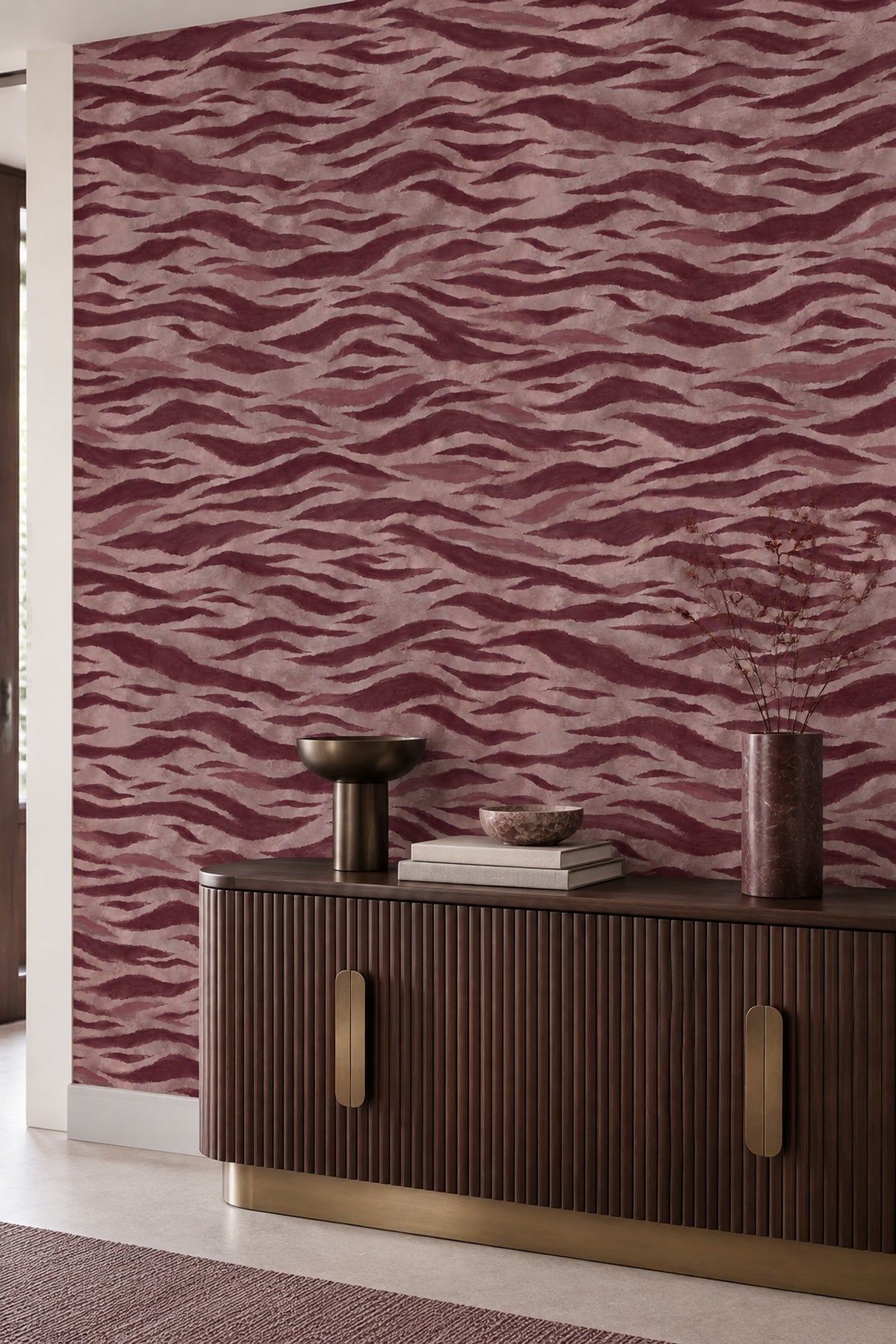 Dalgalı Soyut Desenli Duvar Kağıdı Bordo Bej Salon
