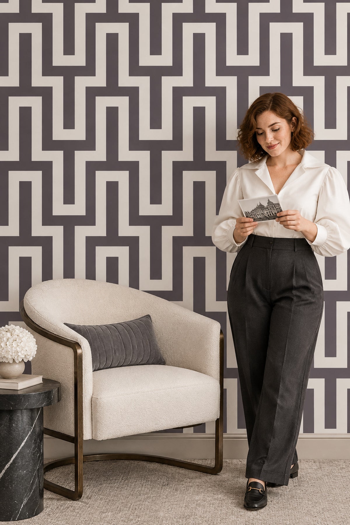 Geometrik Labirent Desenli Duvar Kağıdı Gri Beyaz Salon