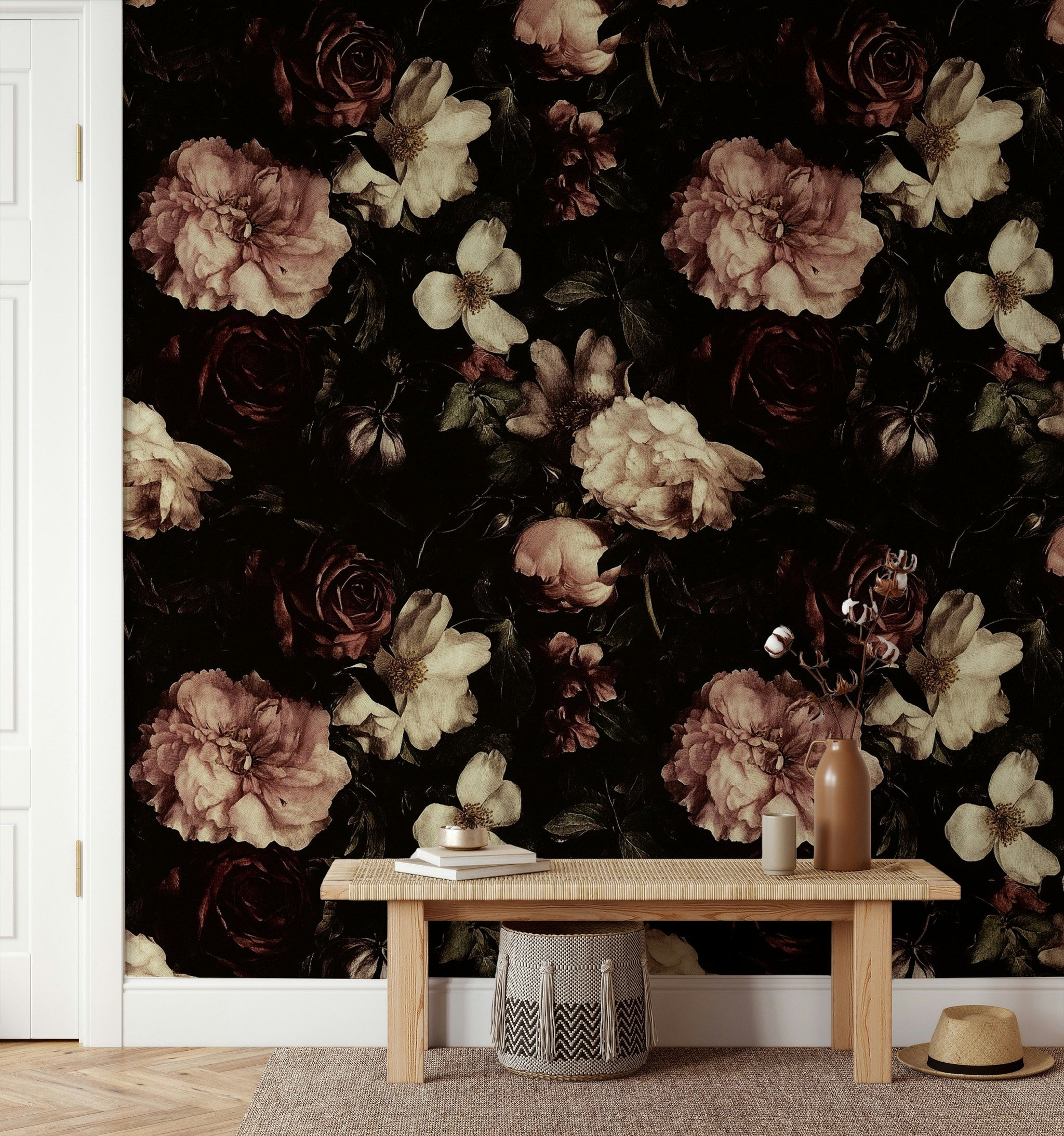 Koyu Zeminde Vintage Gül Desenli Duvar Kağıdı Salon