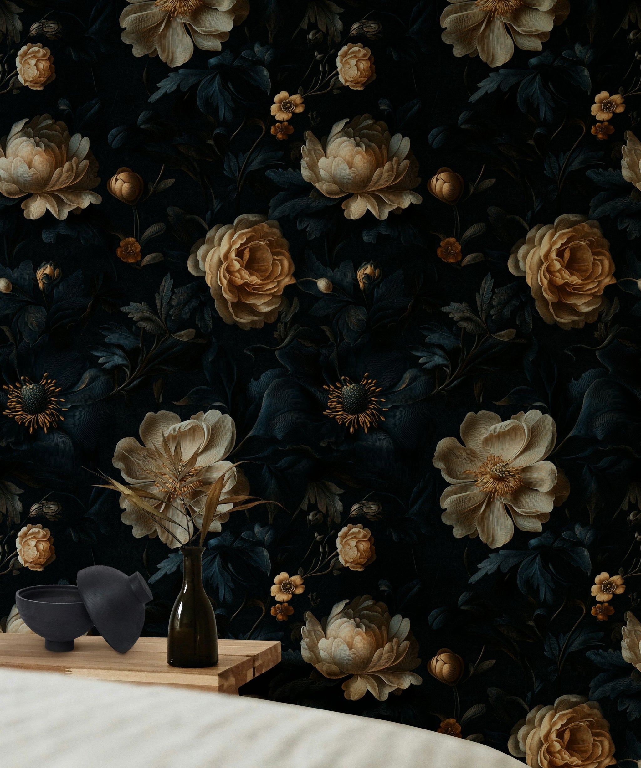 Koyu Zeminli Bej Çiçekli Duvar Kağıdı Salon