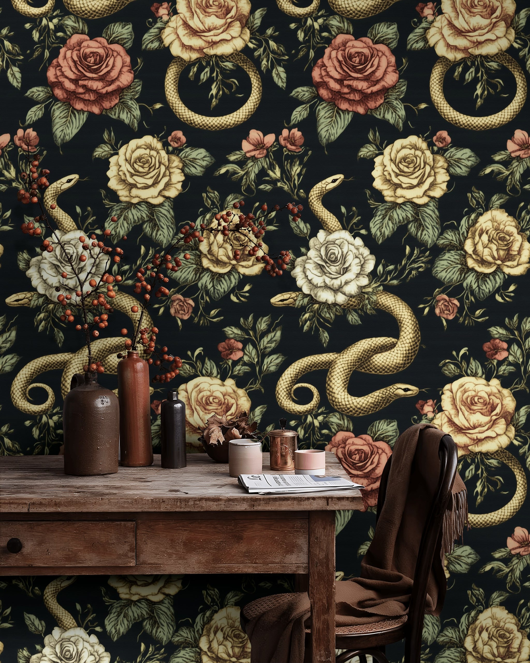 Yılan ve Güllü Duvar Kağıdı Siyah Vintage Salon Deseni