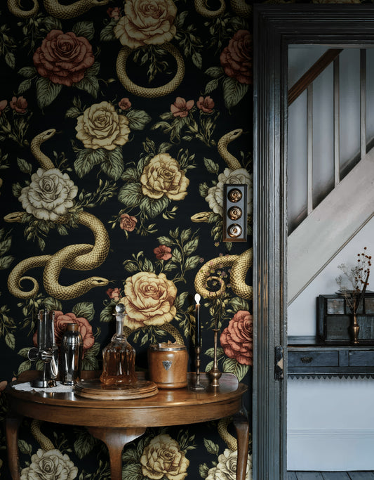 Yılan ve Güllü Duvar Kağıdı Siyah Vintage Salon Deseni