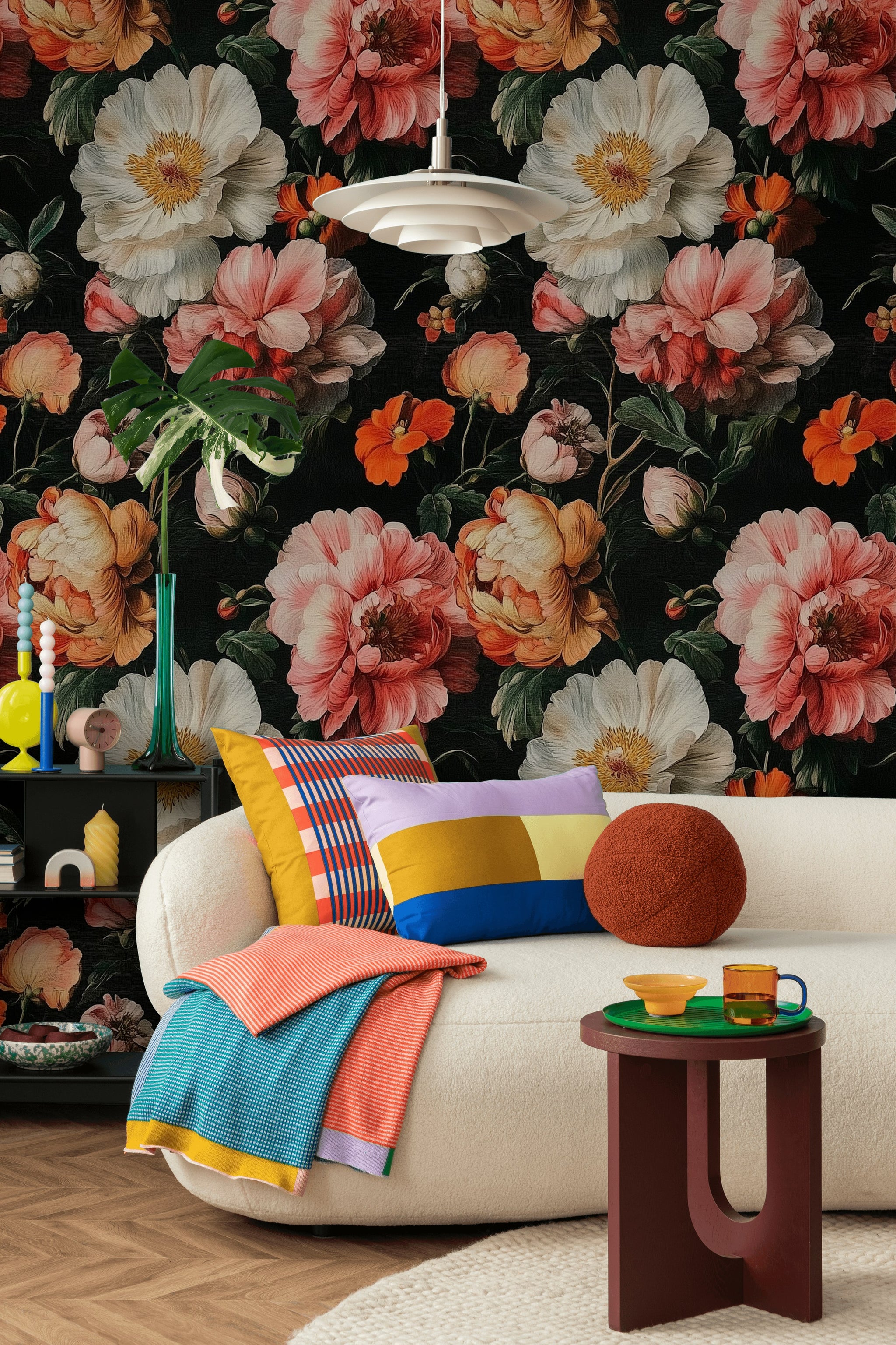 Karanlık Zeminde Vintage Çiçekli Duvar Kağıdı Büyük Desen Salon