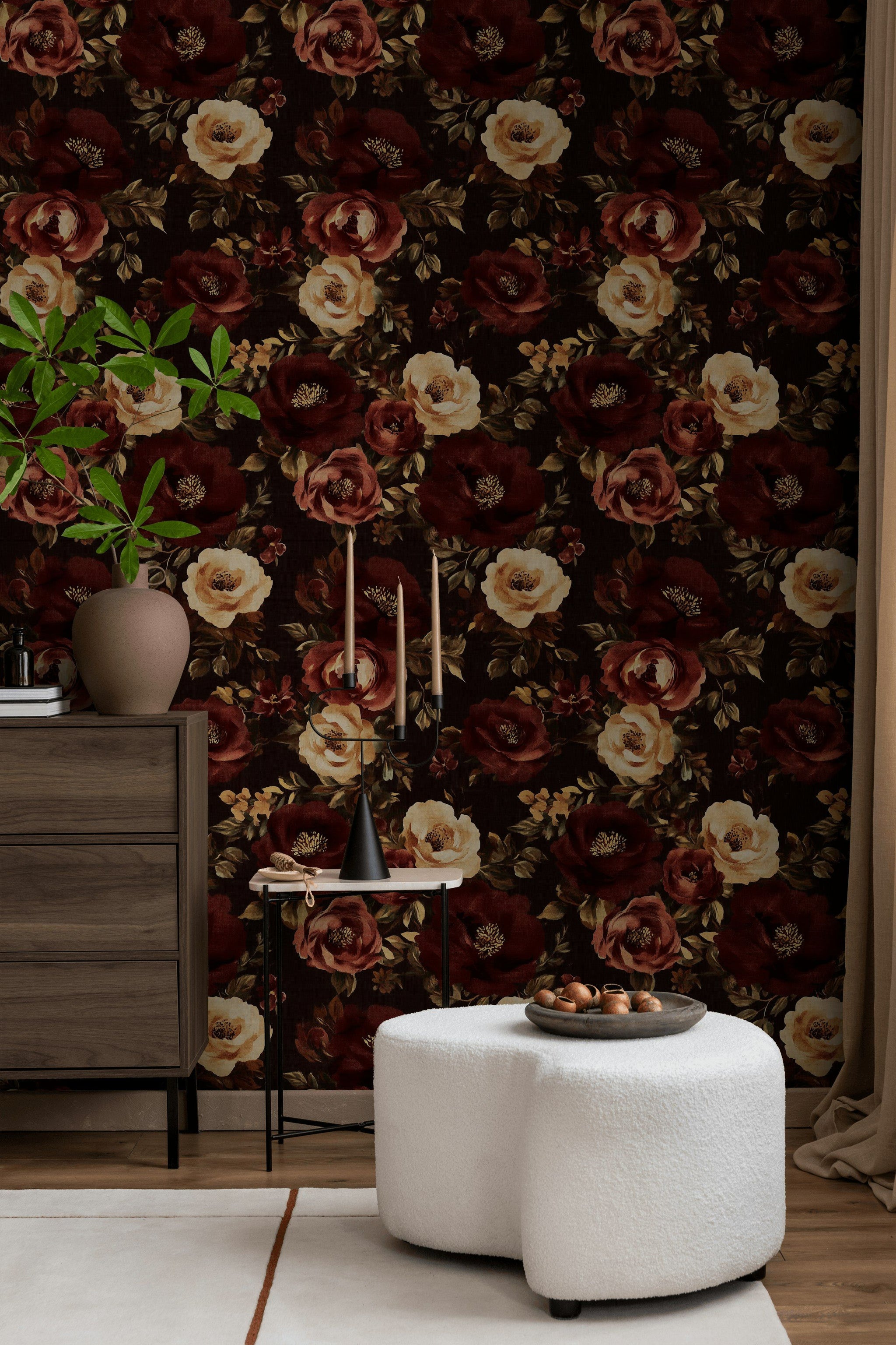 Bordo Güllü Çiçekli Duvar Kağıdı Koyu Zemin Salon