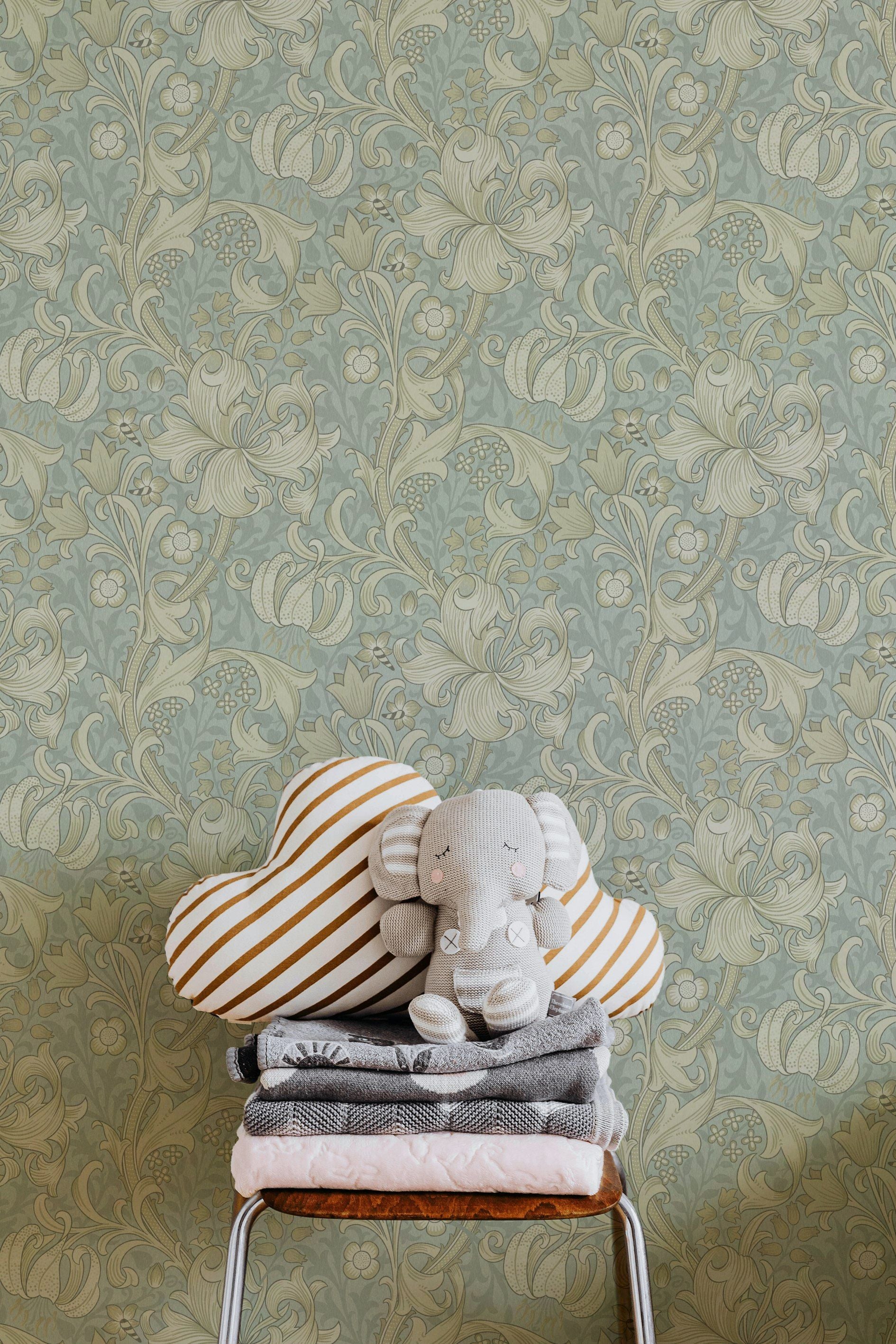 Klasik Çiçek Desenli Duvar Kağıdı Bej Mavi Yatak Odası