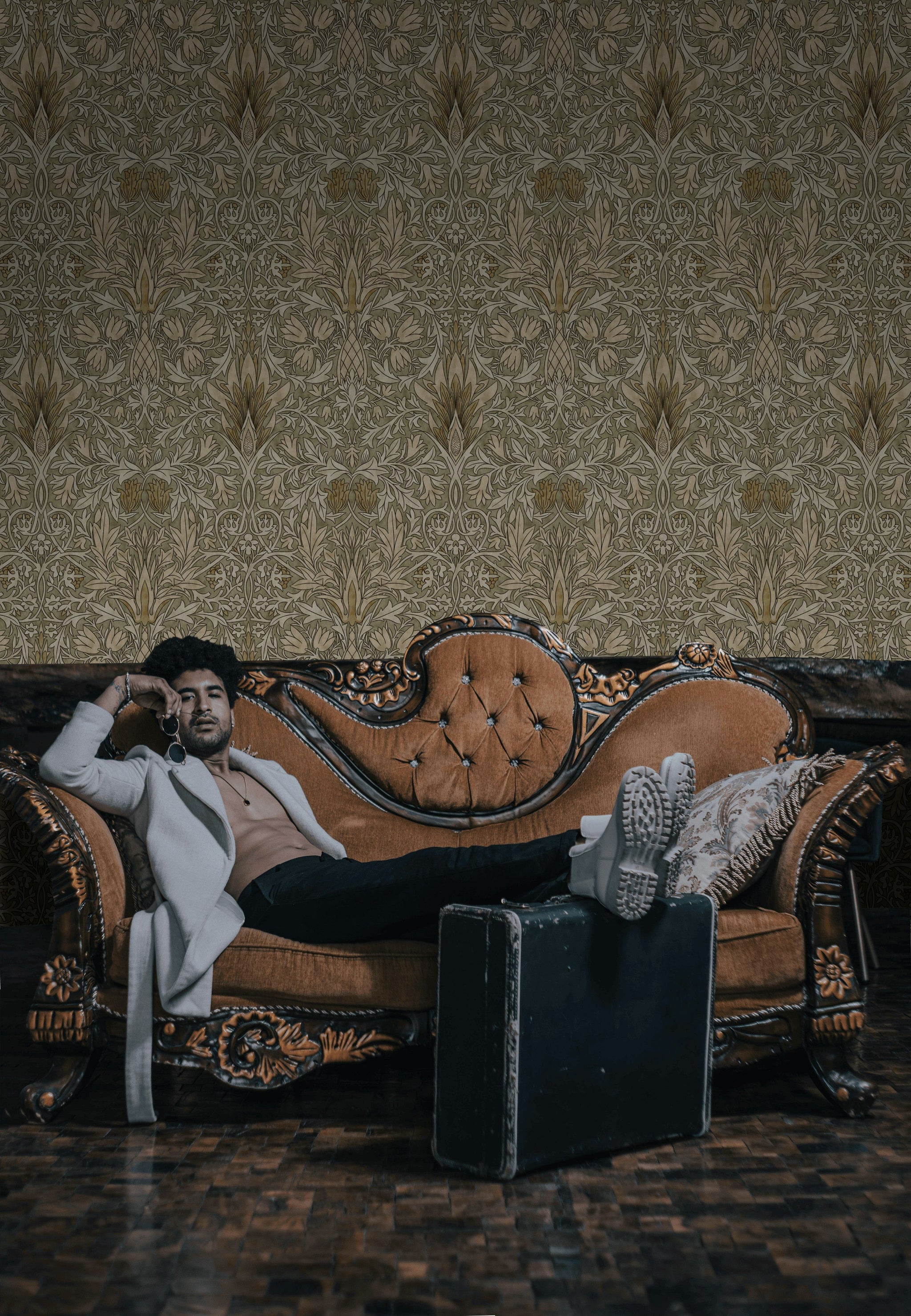 Vintage Çiçekli Duvar Kağıdı Altın Bej Klasik Salon