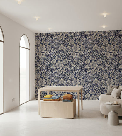 Lacivert Çiçek Desenli Duvar Kağıdı Krem Çizimli Salon