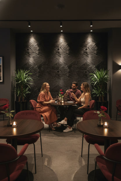 Siyah Desenli Sıva Efektli Duvar Kağıdı Modern Salon