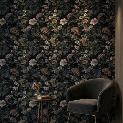 Koyu Zeminli Vintage Çiçek Desenli Duvar Kağıdı Salon