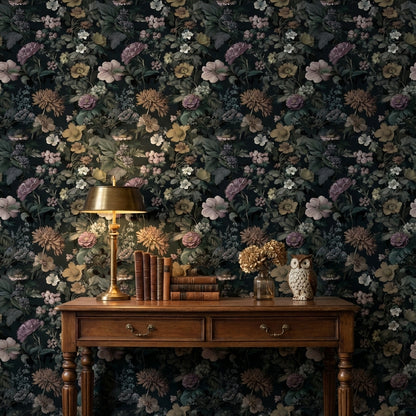 Koyu Zeminli Vintage Çiçek Desenli Duvar Kağıdı Salon