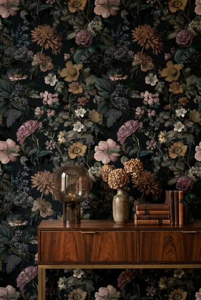 Koyu Zeminli Vintage Çiçek Desenli Duvar Kağıdı Salon