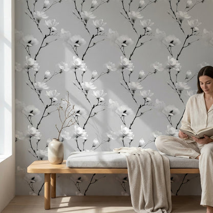 Gri Zeminde Beyaz Manolya Çiçekli Duvar Kağıdı Salon