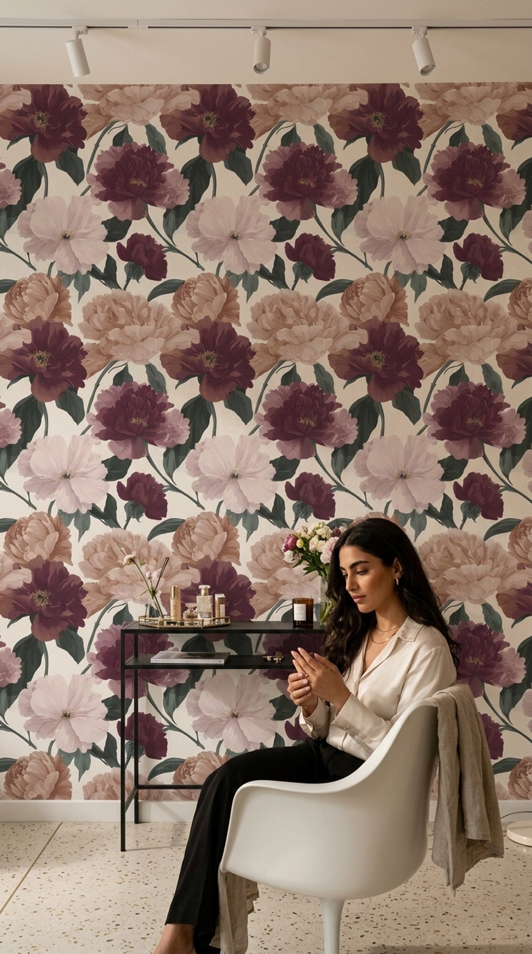 Büyük Çiçek Desenli Duvar Kağıdı Bordo Bej Salon