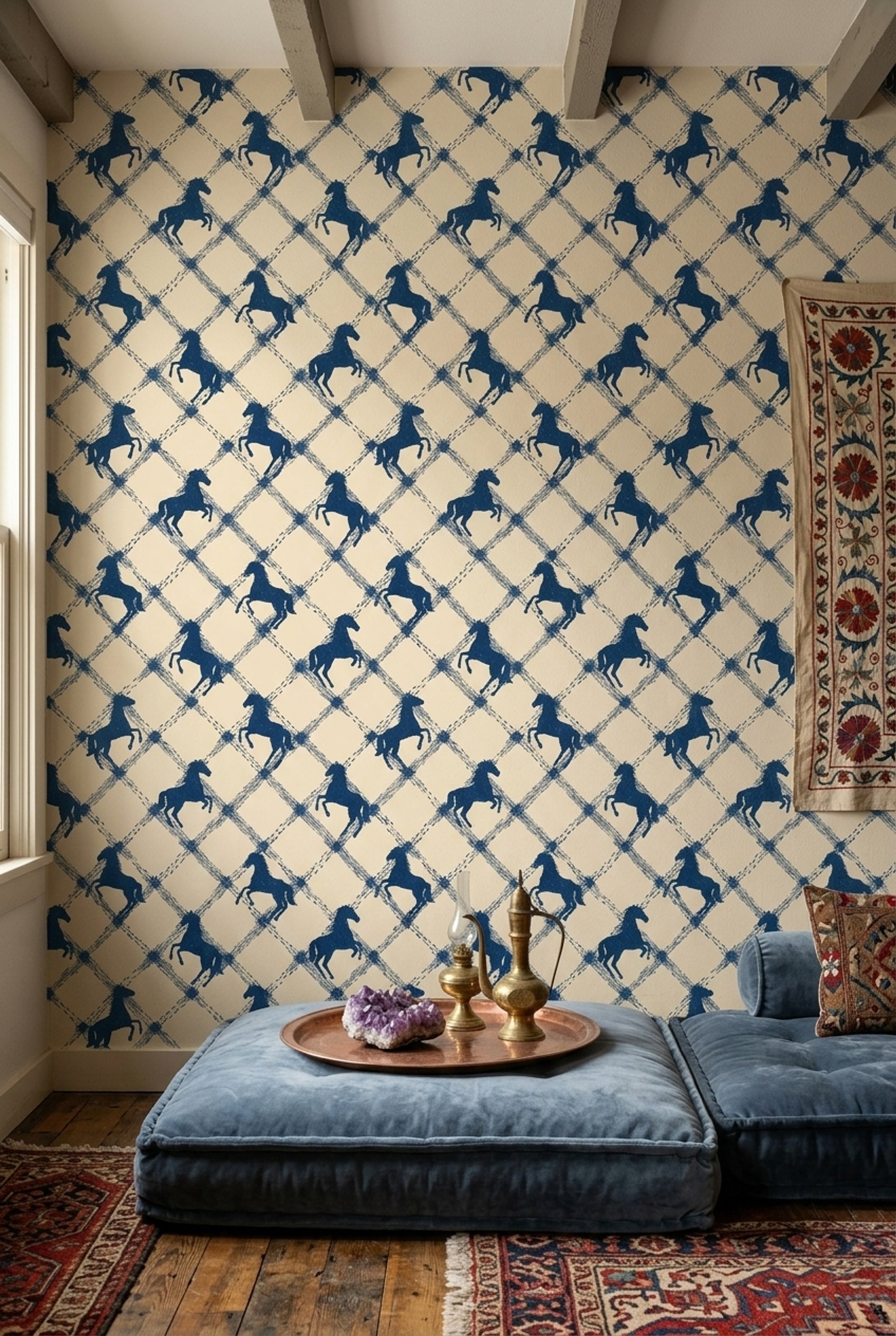 Mavi At Desenli Duvar Kağıdı Krem Zemin Salon