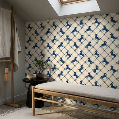 Mavi At Desenli Duvar Kağıdı Krem Zemin Salon