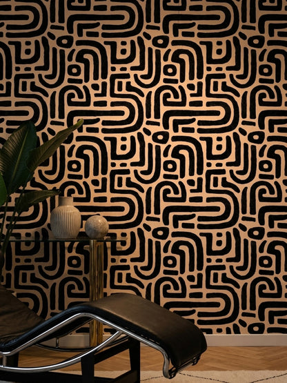 Geometrik Labirent Desenli Duvar Kağıdı Siyah Bej Salon