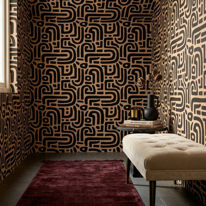 Geometrik Labirent Desenli Duvar Kağıdı Siyah Bej Salon