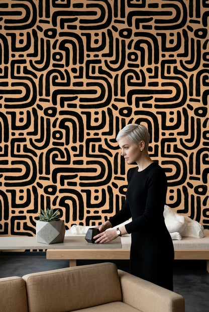 Geometrik Labirent Desenli Duvar Kağıdı Siyah Bej Salon
