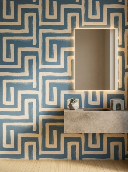 Geometrik Labirent Desenli Duvar Kağıdı Mavi Krem Salon