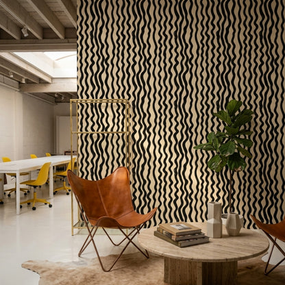Siyah Dalgalı Çizgili Duvar Kağıdı Bej Modern Salon