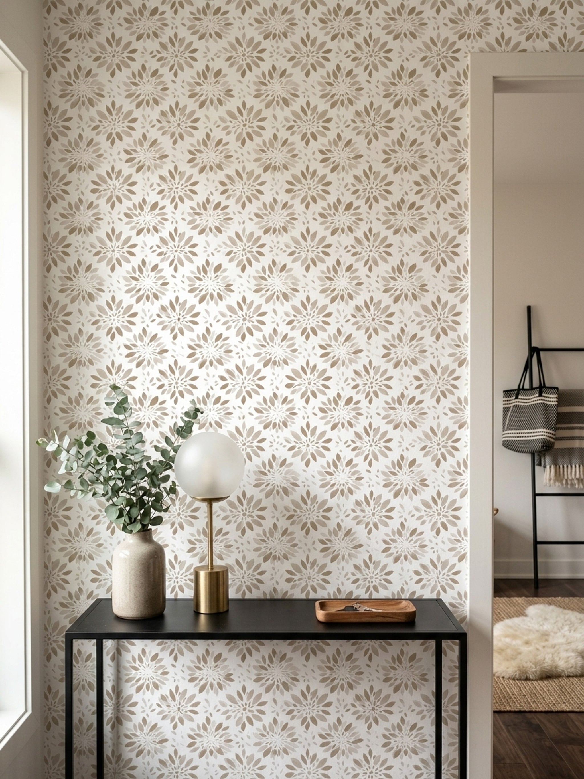 Bej Çiçek Motifli Duvar Kağıdı Minimal Salon Deseni