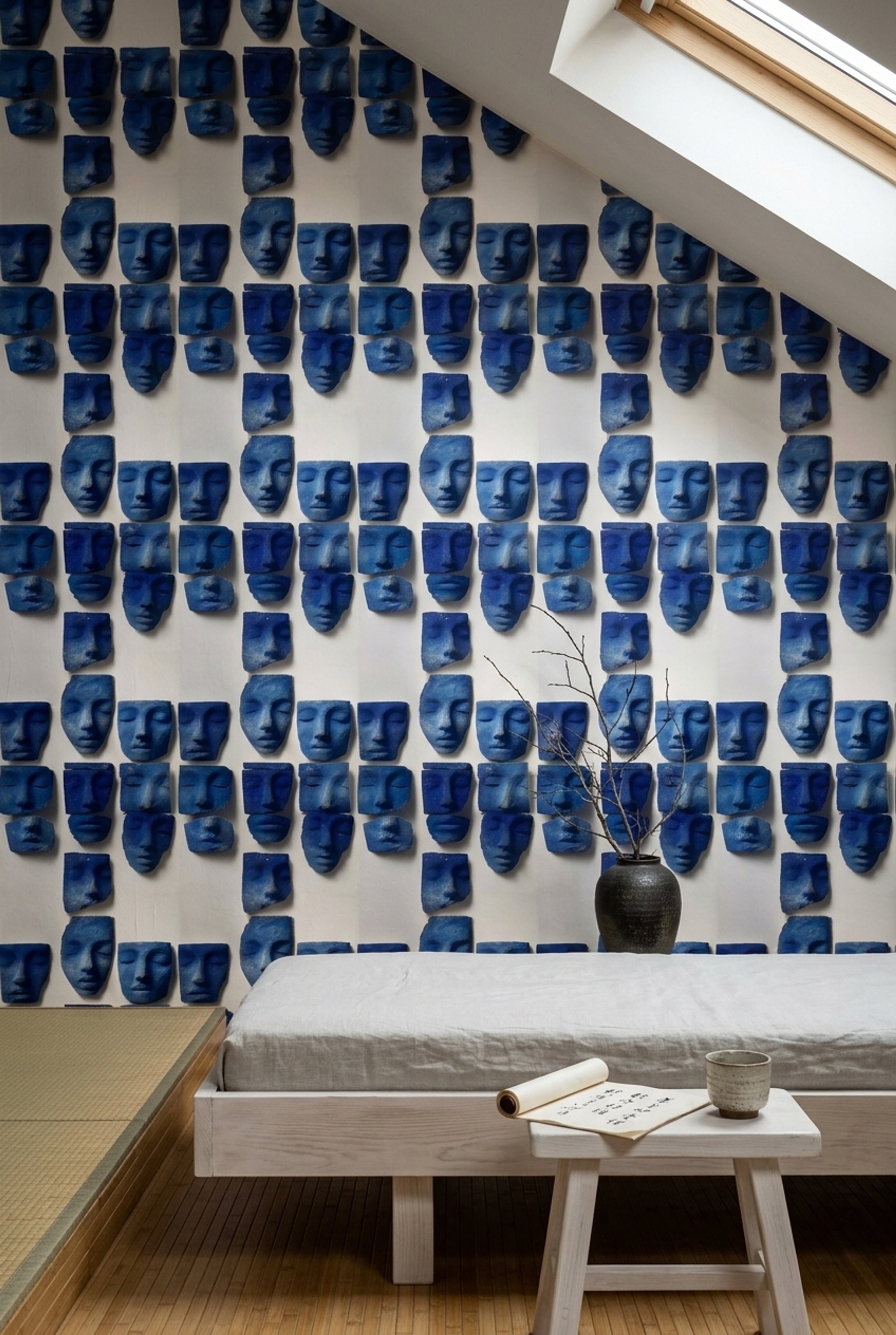 Mavi Yüz Maskeleri Duvar Kağıdı Modern Sanat Desenli