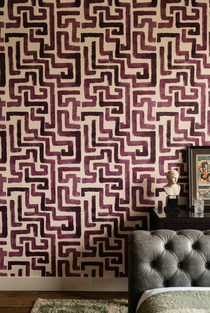 Bordo Geometrik Labirent Desenli Duvar Kağıdı Modern Salon