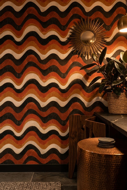 Retro Dalgalı Çizgili Duvar Kağıdı Turuncu Siyah Salon