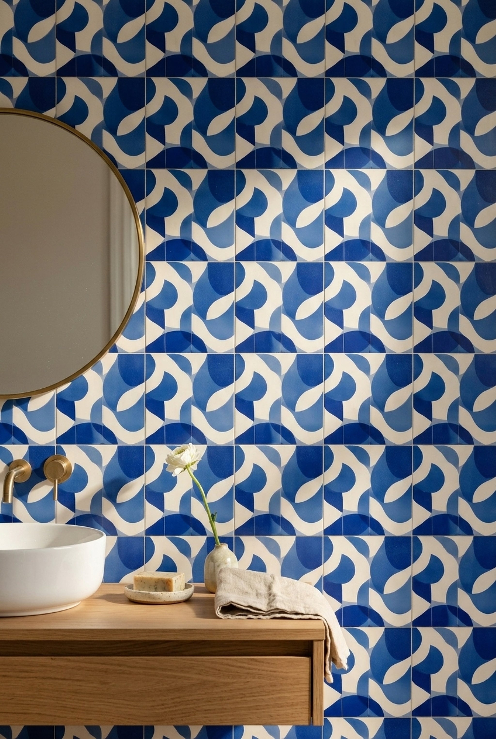 Mavi Beyaz Geometrik Duvar Kağıdı Modern Banyo Deseni