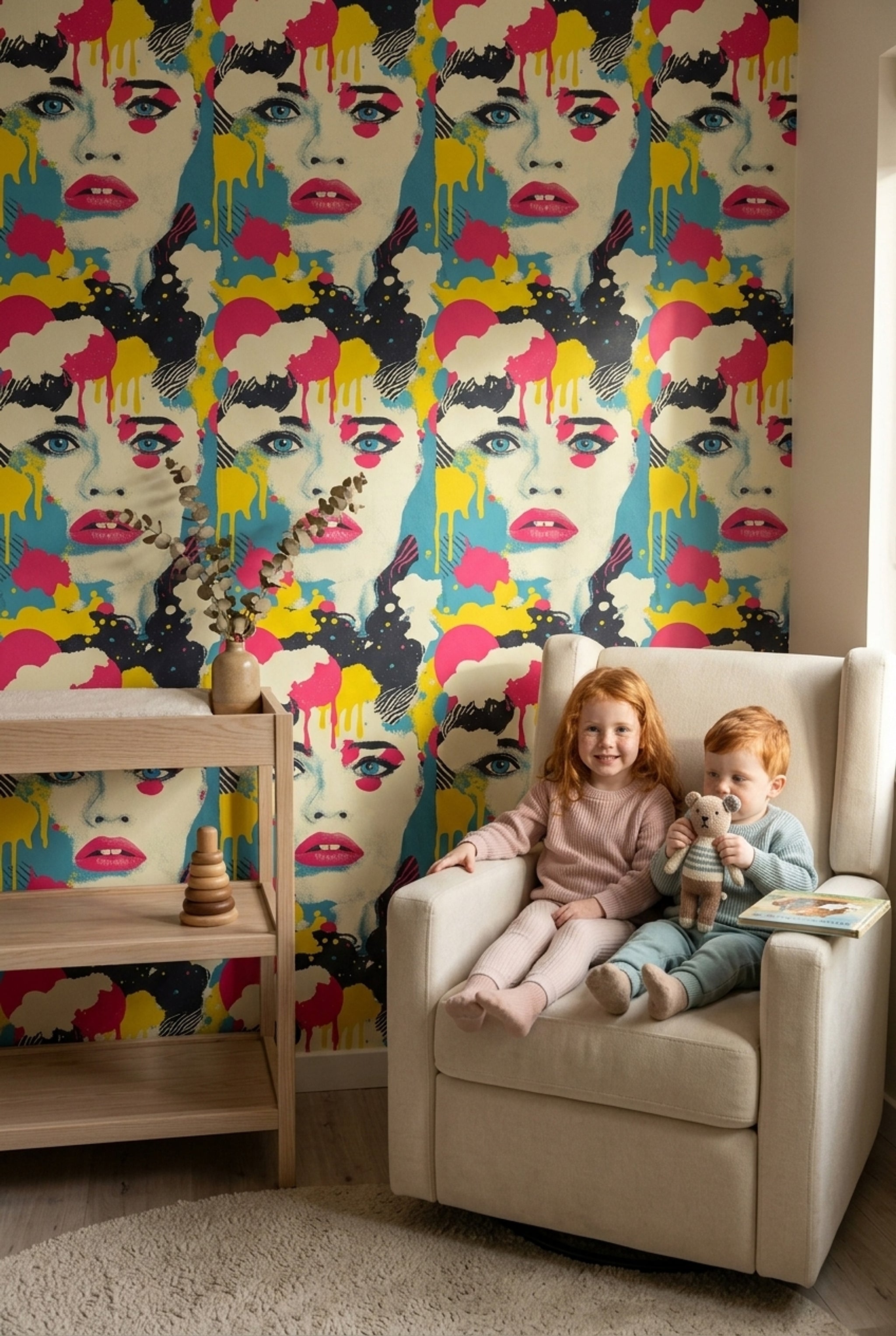 Pop Art Kadın Yüz Desenli Duvar Kağıdı Renkli Salon