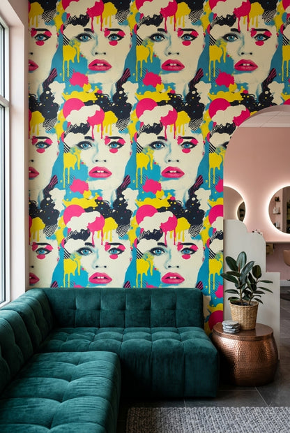 Pop Art Kadın Yüz Desenli Duvar Kağıdı Renkli Salon