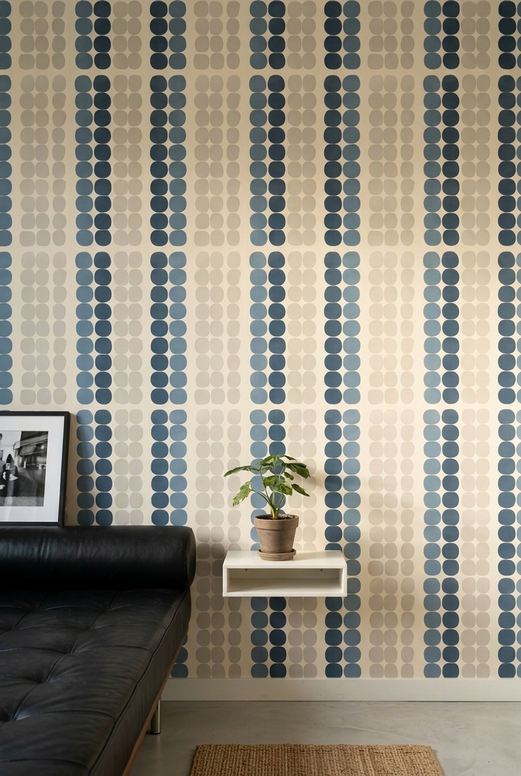 Geometrik Noktalı Duvar Kağıdı Mavi Bej Çizgili Salon