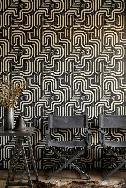 Geometrik Labirent Desenli Duvar Kağıdı Siyah Krem Salon