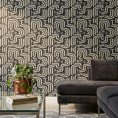 Geometrik Labirent Desenli Duvar Kağıdı Siyah Krem Salon