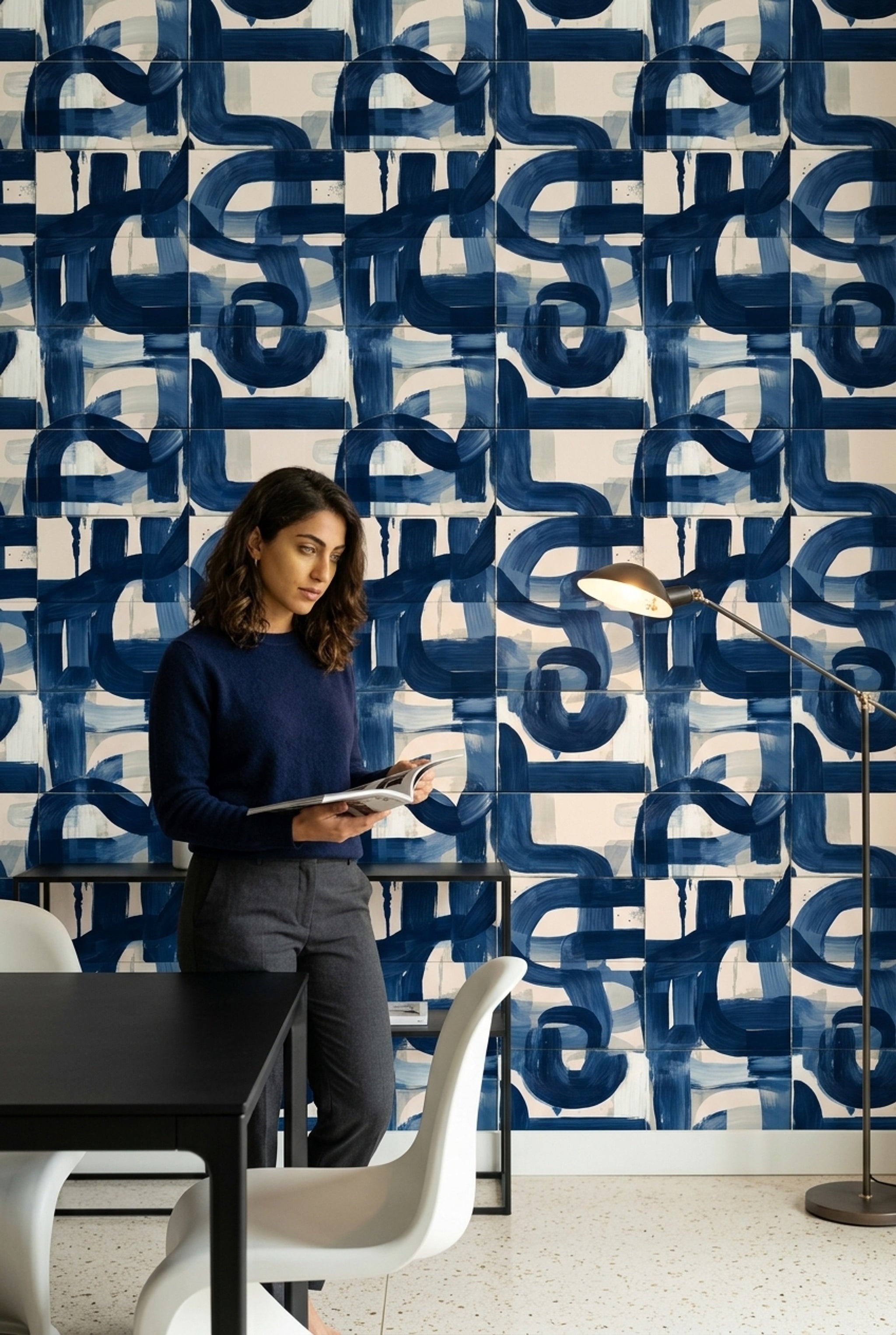 Lacivert Fırça Darbeli Geometrik Duvar Kağıdı Modern Salon