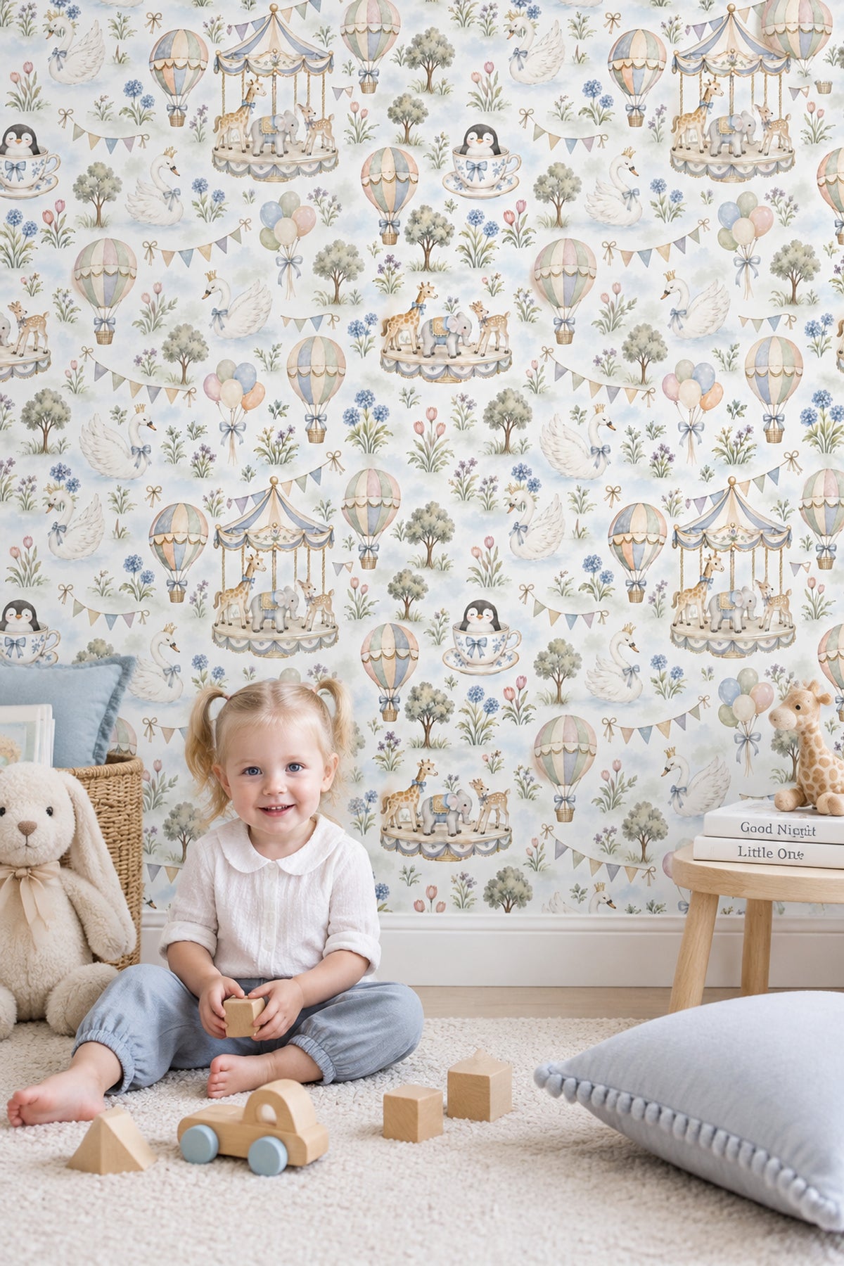 Balon ve Hayvanlı Duvar Kağıdı Pastel Çocuk Odası Desenli