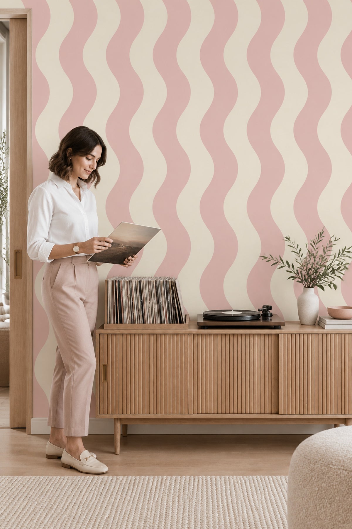 Pembe Krem Dalgalı Çizgili Duvar Kağıdı Modern Salon
