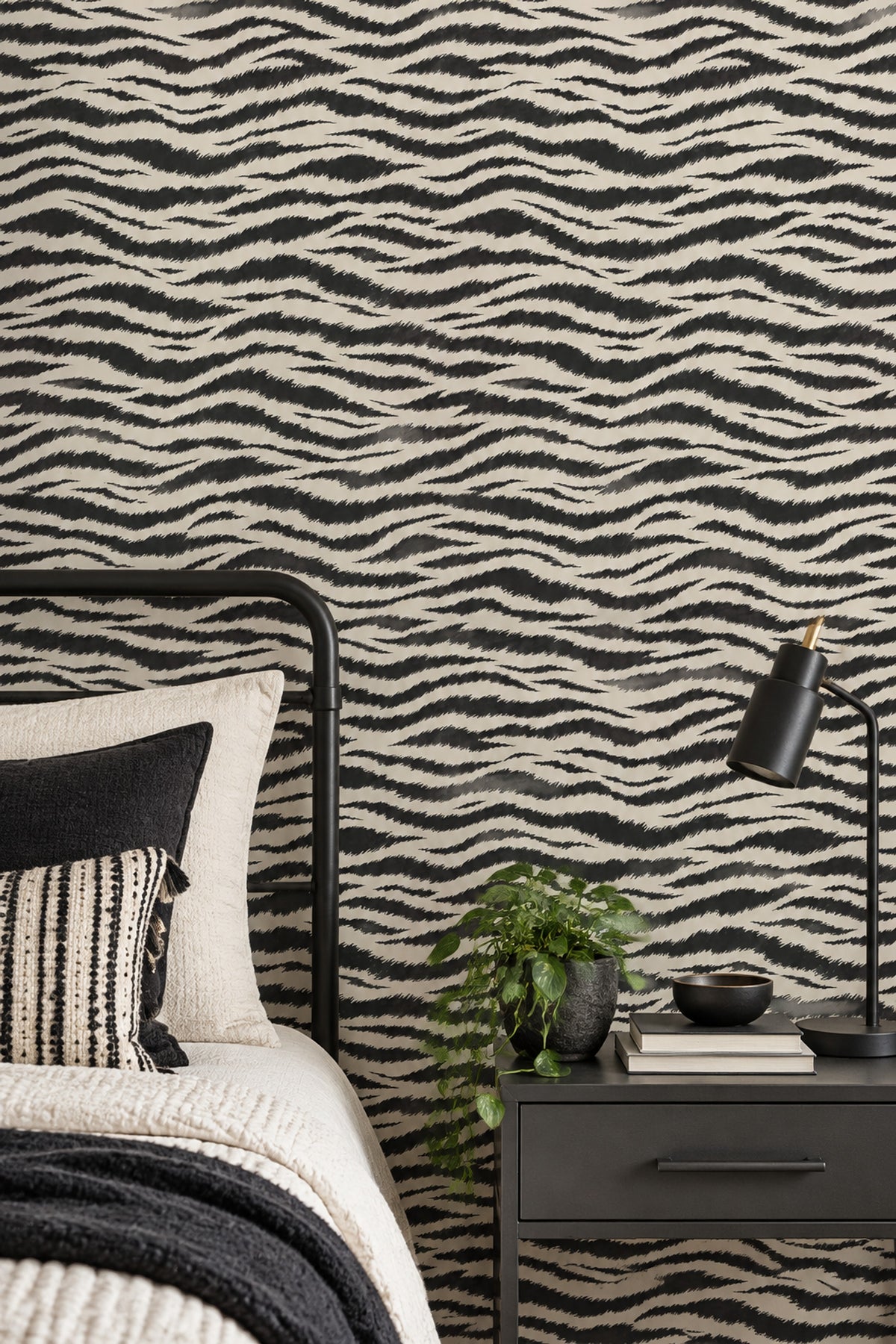 Zebra Desenli Duvar Kağıdı Siyah Beyaz Yatak Odası