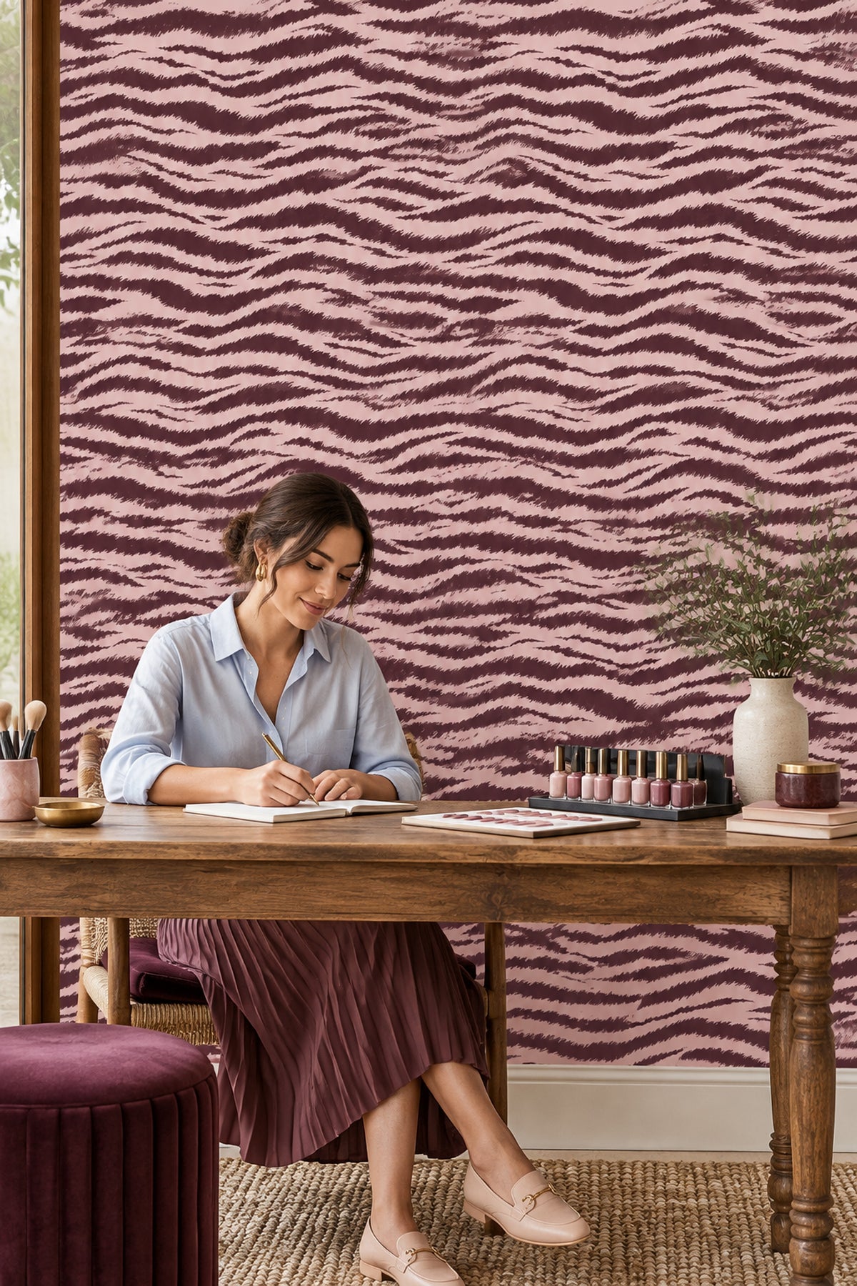 Zebra Desenli Duvar Kağıdı Bordo Krem Banyo Dekoru